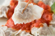 焼く、揚げる、ゆでる、蒸す… 幅広く使える餃子の皮
