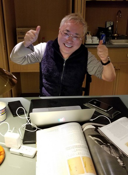 『昭和天皇独白録』落札成功の高須院長（高須院長Twitterより）