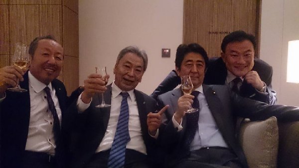 左から加計氏、高橋氏、安倍氏、増岡氏（Facebookより）