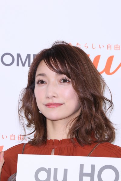 auの発表会に登場した後藤真希