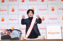 稲垣吾郎が“隊長”就任、タスキ掛けて自分に声援