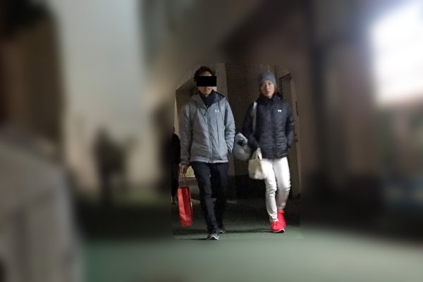 夜もともに行動していた