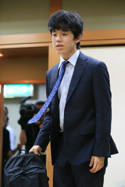 藤井四段の快進撃は続くか（時事通信フォト）