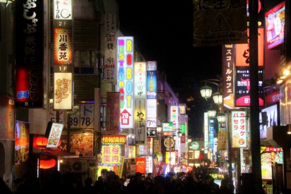 歓楽街は全国どこも築40年、50年といった古い建物が多い