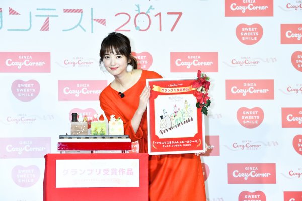 コージーコーナーのイベントに登場した佐々木希