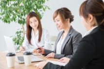 テレビ業界の女性社員は77%が生涯未婚 年収・職業と生涯未婚率の関係