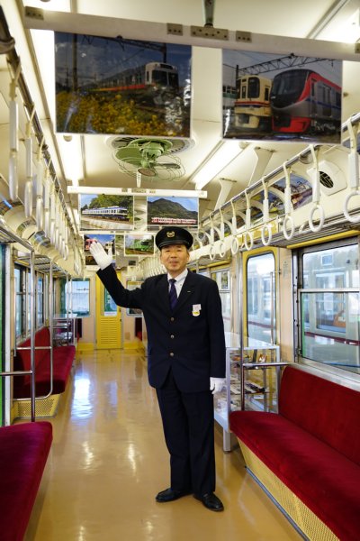 展示車両にも細矢氏の写真がズラリ