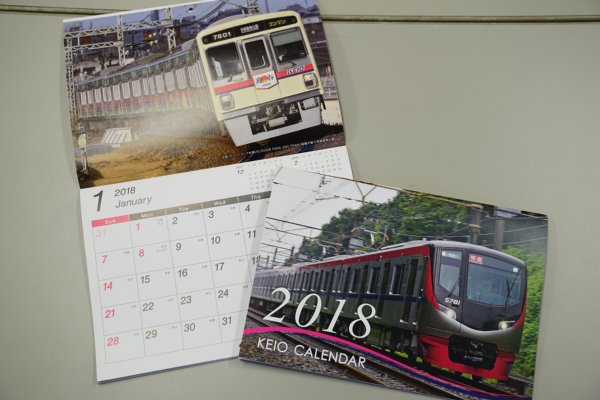 カレンダーは細矢氏の作品で作られている