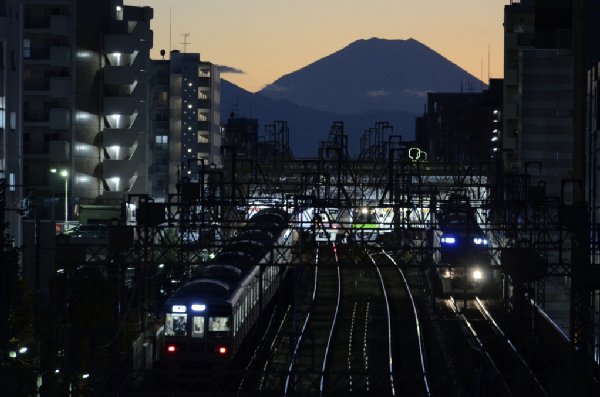 笹塚駅近くから富士山を望む（撮影：細矢氏）