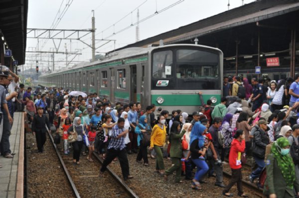 ジャカルタに着いた埼京線の車両（撮影：細矢氏）