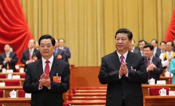 胡錦濤・元国家主席（左）の長男が大出世（時事通信フォト）
