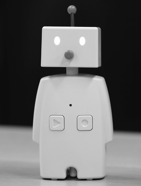 ユカイ工学が製造した見守りロボット『BOCCO』