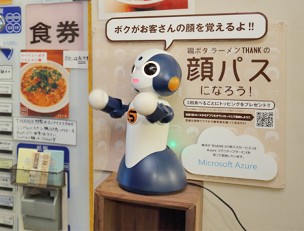 『鶏ポタラーメンTHANK』のAIロボット『Sota（ソータ）』