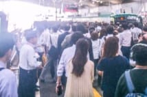 線路への飛び込み自殺 日曜日の夜や月曜日が顕著に増加傾向