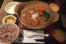 大戸屋が愛される理由 野菜メニュー豊富で女性客を意識