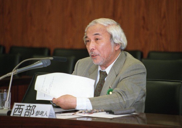 言論界への衝撃は大きい（時事通信フォト）