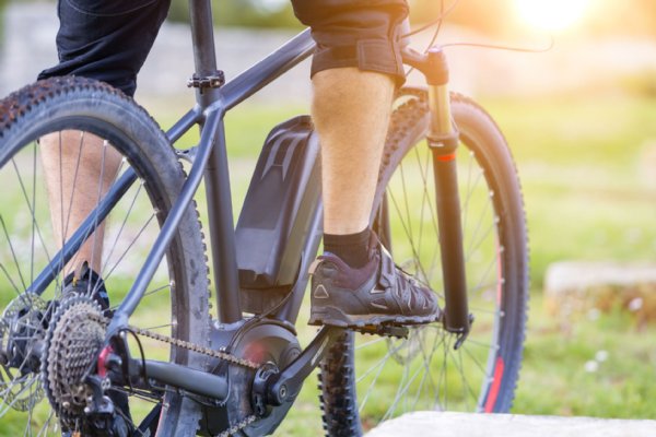 自転車事故でも高額の賠償を求められる（写真／アフロ）