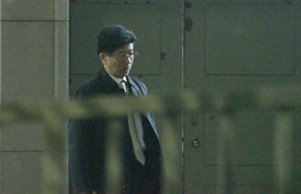 国税庁 長官 佐川 自宅前から生中継 雲隠れの佐川国税庁長官に“直撃隊”まで