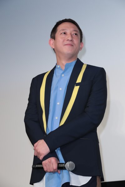 大人だけの『ドラえもん』試写会に登場したサバンナ・高橋茂雄