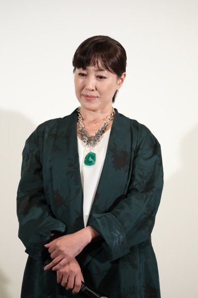 映画『星めぐりの町』で料理屋の女将を演じる高島礼子