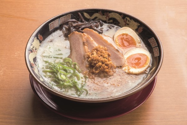 『鹿児島ラーメン豚とろ 天文館本店』の半熟煮玉子入り豚とろラーメン（870円）