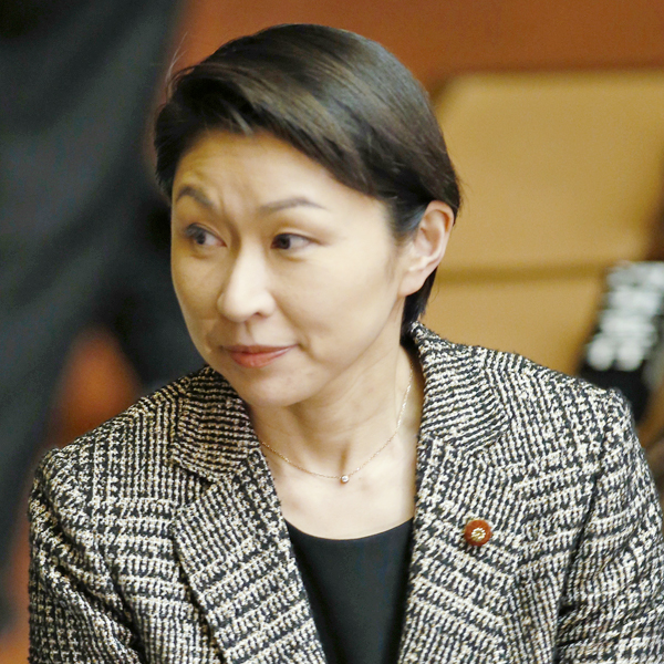 小渕議員の息子が通う公立小のクラスが学級崩壊