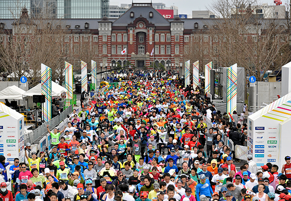 東京マラソンを支えるボランティアのおもてなし