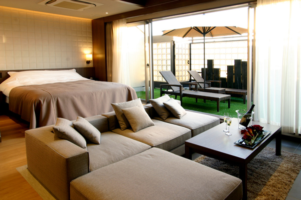 開放感に溢れた客室（現代楽園・高崎店）