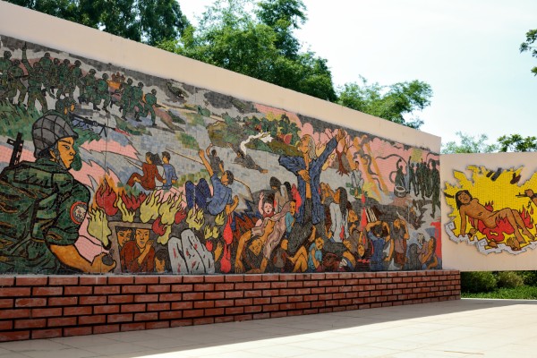 ビンディン省にあるゴダイの壁画。韓国軍の虐殺を伝える