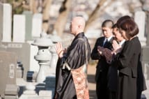墓じまいの「離檀料」 100万~200万円を請求する“悪徳寺”も