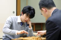 藤井聡太六段　10代名人の道に立ち塞がる“天敵”井上一門