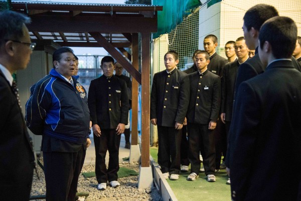 鍛治舎監督の言葉に耳を傾ける部員たち（写真：藤岡雅樹）