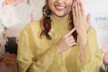 幸せオーラムンムンの菊地亜美、結婚指輪を見せつける