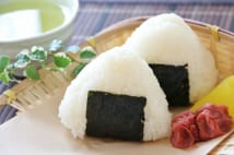 祖母がおにぎり渡したら孫は「東京にはうまいものがある!」