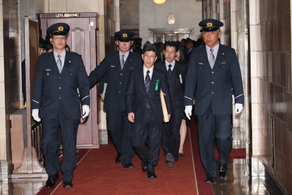 午前の証人喚問を終えた佐川氏