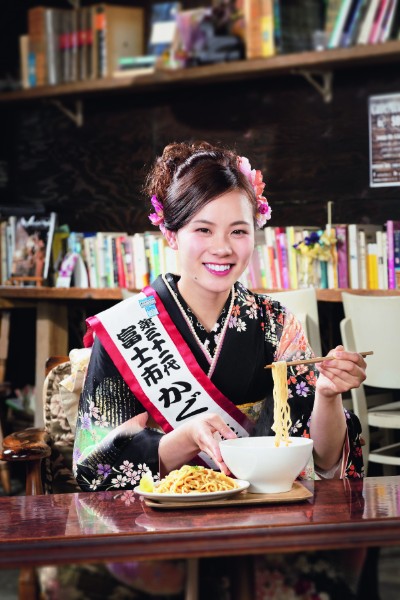 富士市観光PR大使「第32代かぐや姫クイーン」の横内果歩さん