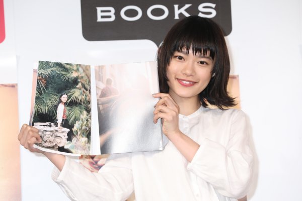 写真集『ユートピア』を発売した杉咲花
