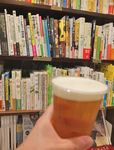 ビールを飲みながら本が選べる『本屋B＆B』