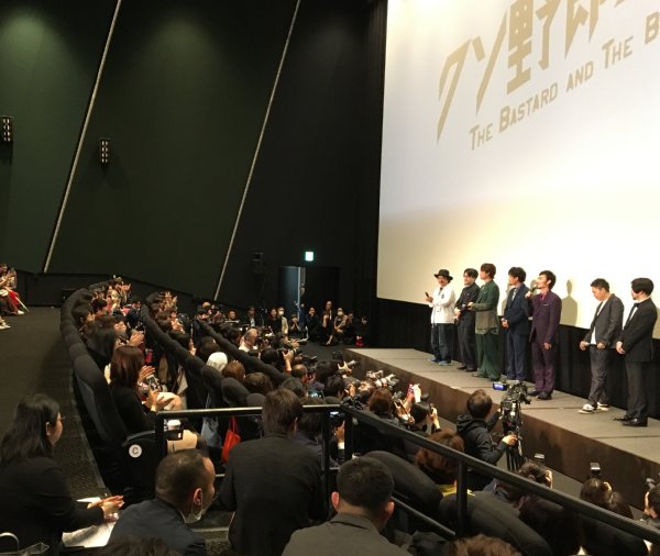 満員御礼の劇場