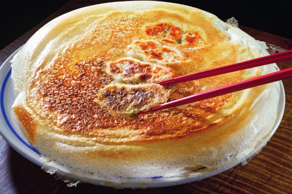 「東京台湾」の焼餃子(撮影/岩本朗)