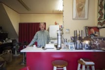 夢のリフォーム 廃業した蕎麦屋を購入しコーヒー豆店に
