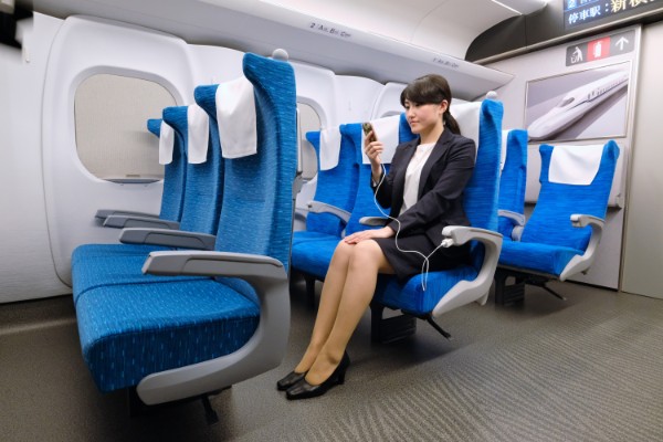 全席にコンセントが配置された一般車