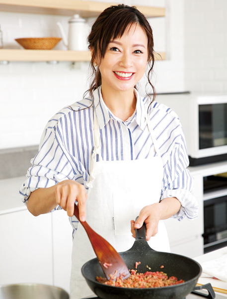 鈴木亜美がスタミナ麺レシピを公開