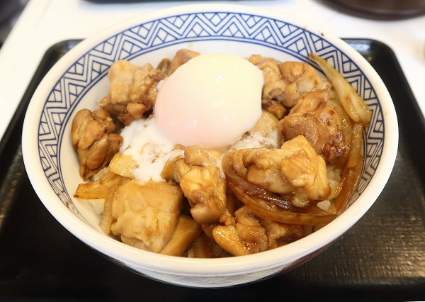 吉野家の「鶏すき丼」は並盛450円