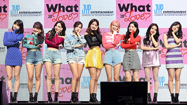 オーディション番組で勝ち上がった実力派『TWICE』（写真／アフロ）