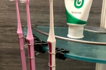 ダブルクリップが大活躍! 余った文房具を活用する“裏管理術”