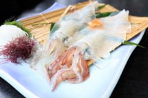 ホタルイカの寄生虫の恐怖 摂取すると胃や腸の壁を食い破る