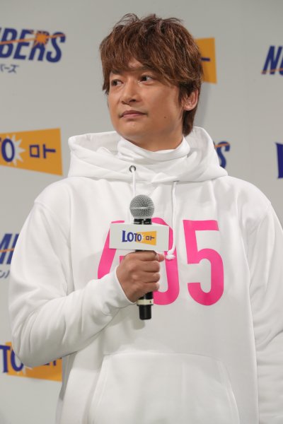 ロト・ナンバーズの会見に登場した香取慎吾