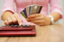 ソシャゲ依存主婦 借金500万円作り人妻専門店で働き始める