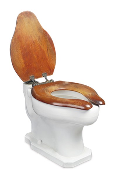 国産初の腰掛便器（写真提供／TOTO）